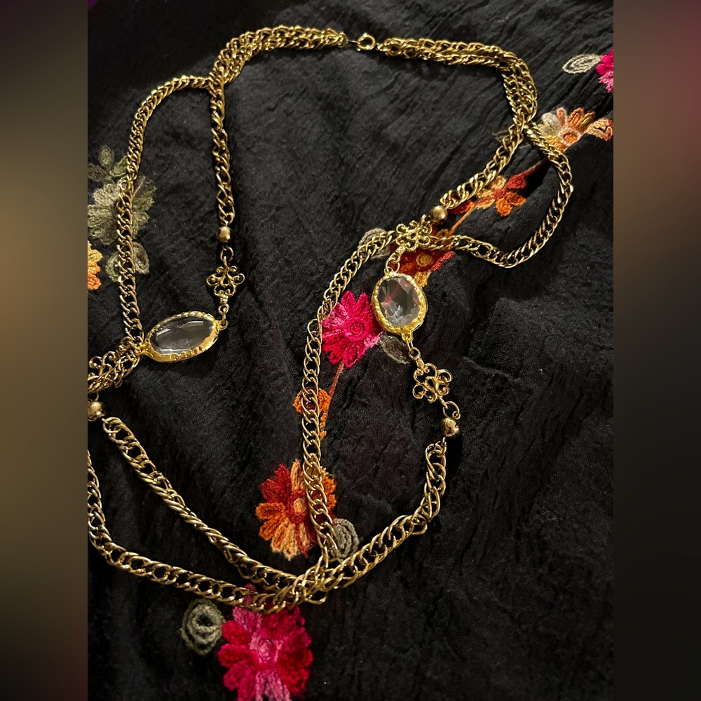 Vtg Heavy Gold Double Chain And Glass Bead Necklace. Unbranded.